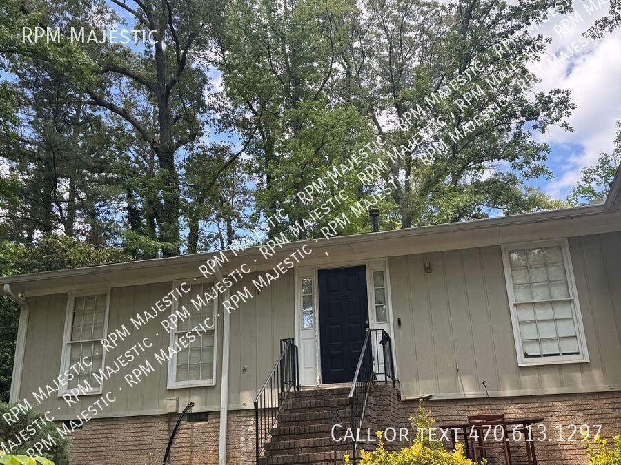 Spacious Living on a Huge Lot in Decatur! in Atlanta - Image 1