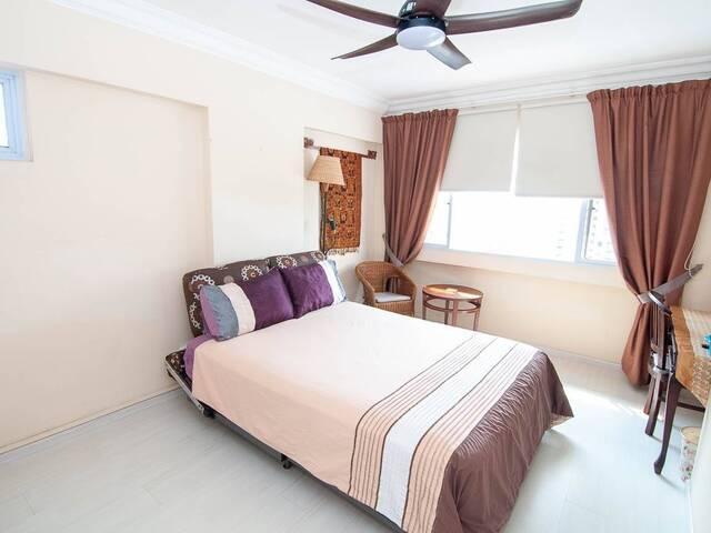 COMMON ROOM IN EXEC APT FOR RENT in Pasir Ris - Image 1