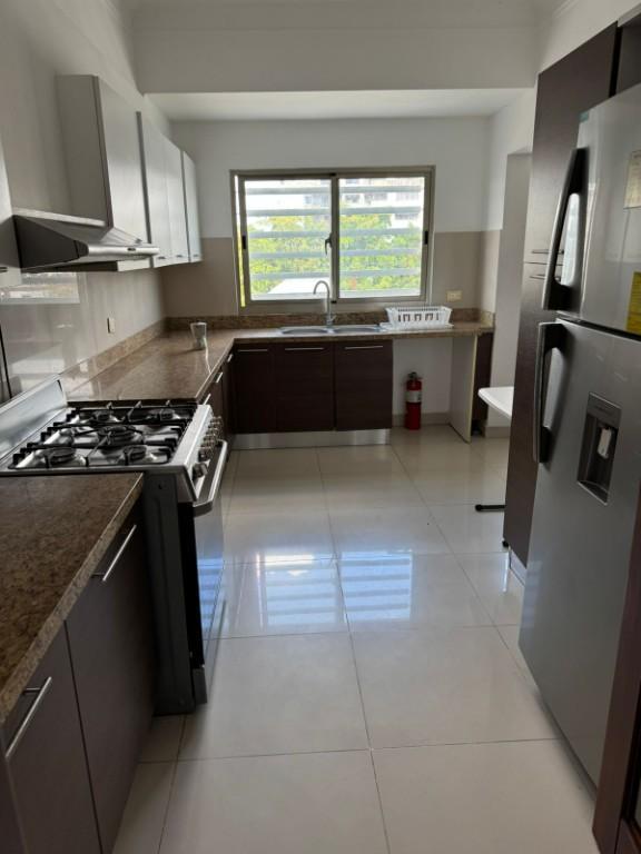 ALQUILO APARTAMENTO EN EL RENACIMIENTO AMUEBLADO en la República Dominicana - Imagen 2