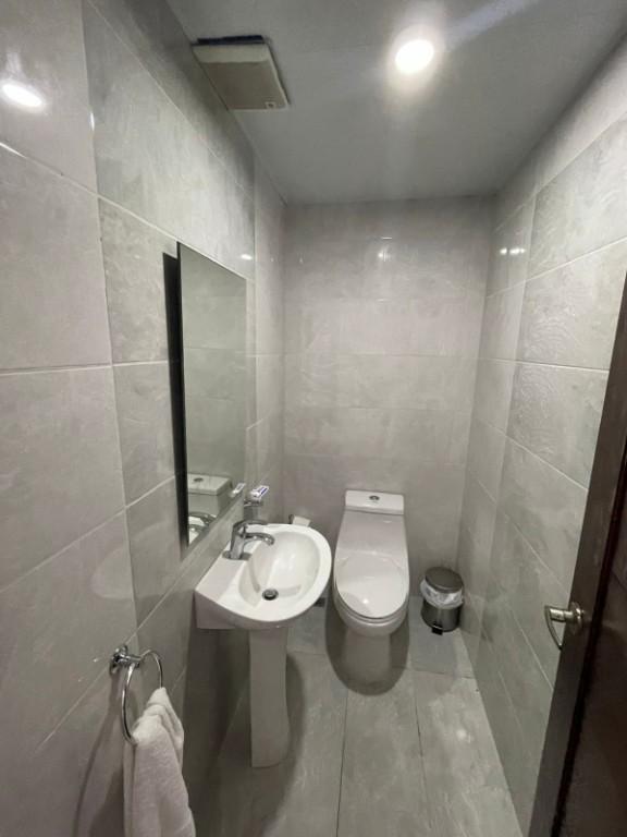 ALQUILO APARTAMENTO EN EL RENACIMIENTO AMUEBLADO en la República Dominicana - Imagen 7