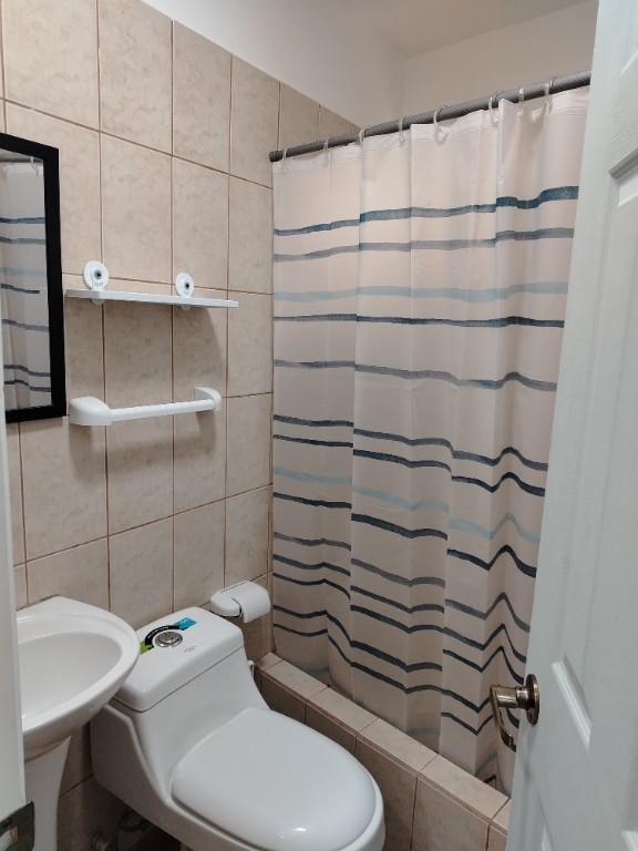 ALQUILER DE HABITACION AMUEBLADA EN ESCAZU CENTRO en San José - Imagen 3