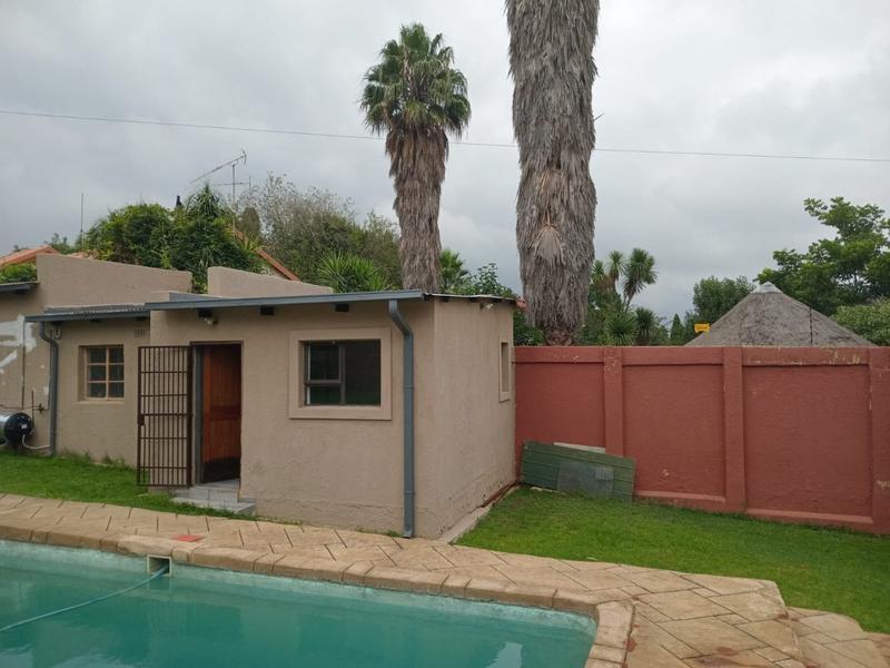 House 1955-ref-383 for Rent in Discovery, Roodepoort in Soweto - Image 1