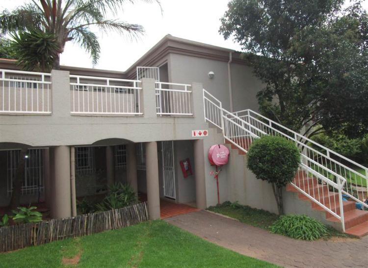 Apartment / Flat 1955-ref-380 for Rent in Roodekrans, Roodepoort in Krugersdorp - Image 1