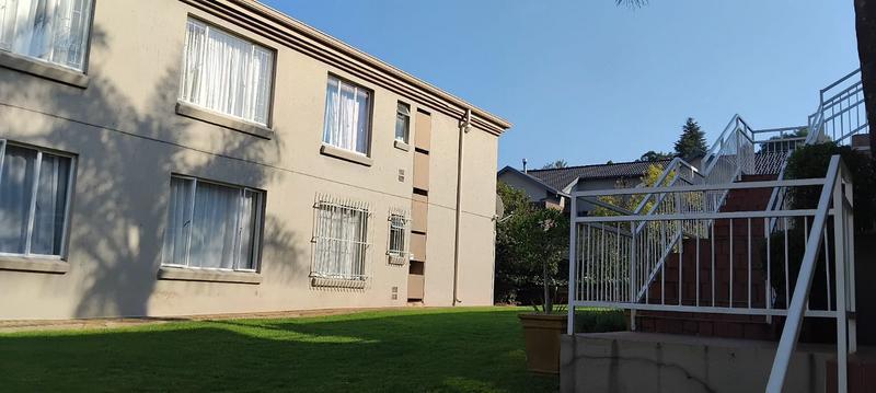 Apartment / Flat 1955-ref-388 for Rent in Roodekrans, Roodepoort in Krugersdorp - Image 1
