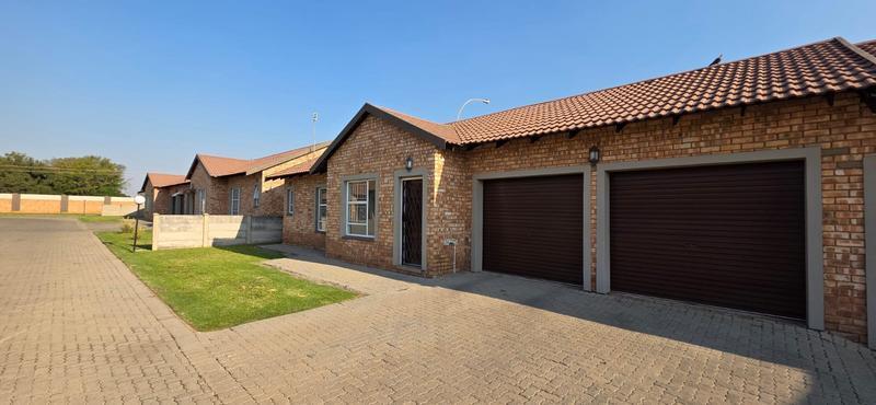 Townhouse 761-ref-4667 for Rent in Riversdale, Meyerton in Swellendam - Image 1