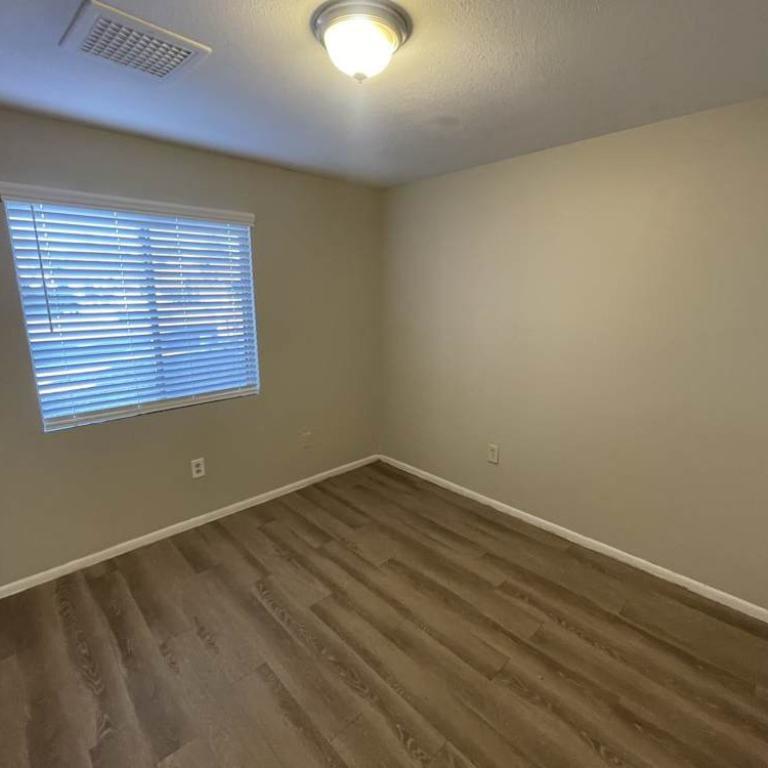 Charming Home For Immediate Move In in Phoenix - Image 2