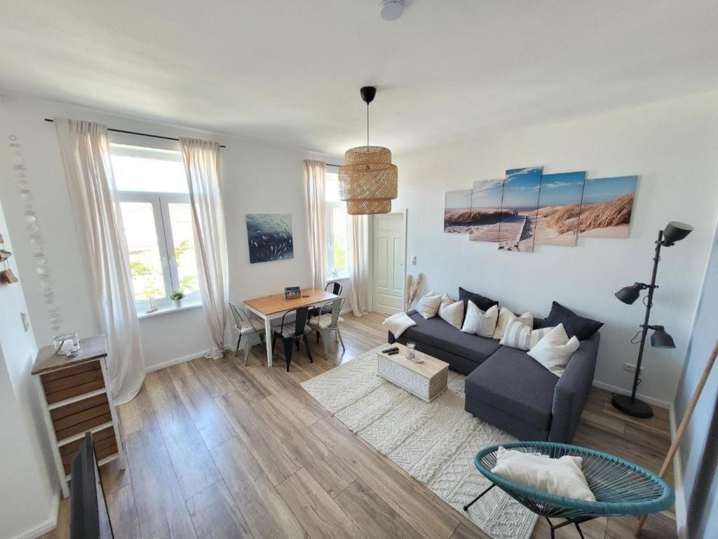 Provisionsfreie 2-Zimmer-Altbau-Wohnung auf Rügen! … in Stralsund - Bild 1