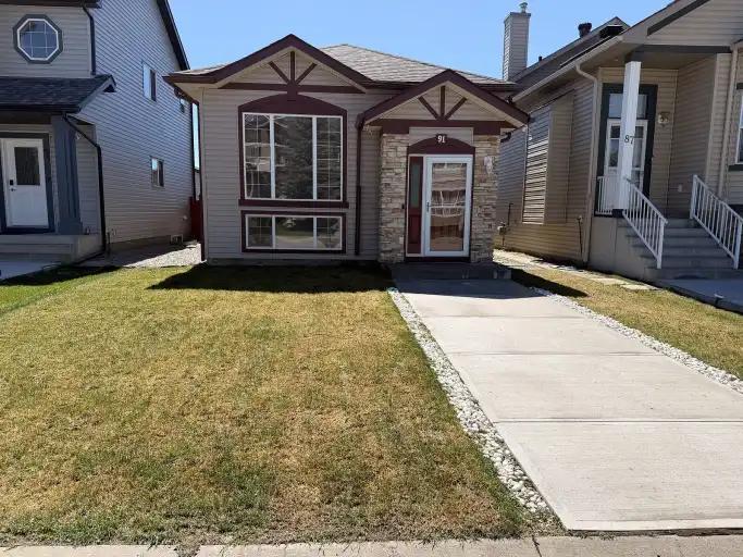 For Rent: Spacious Bi-Level Home in Taradale in Calgary - Image 1