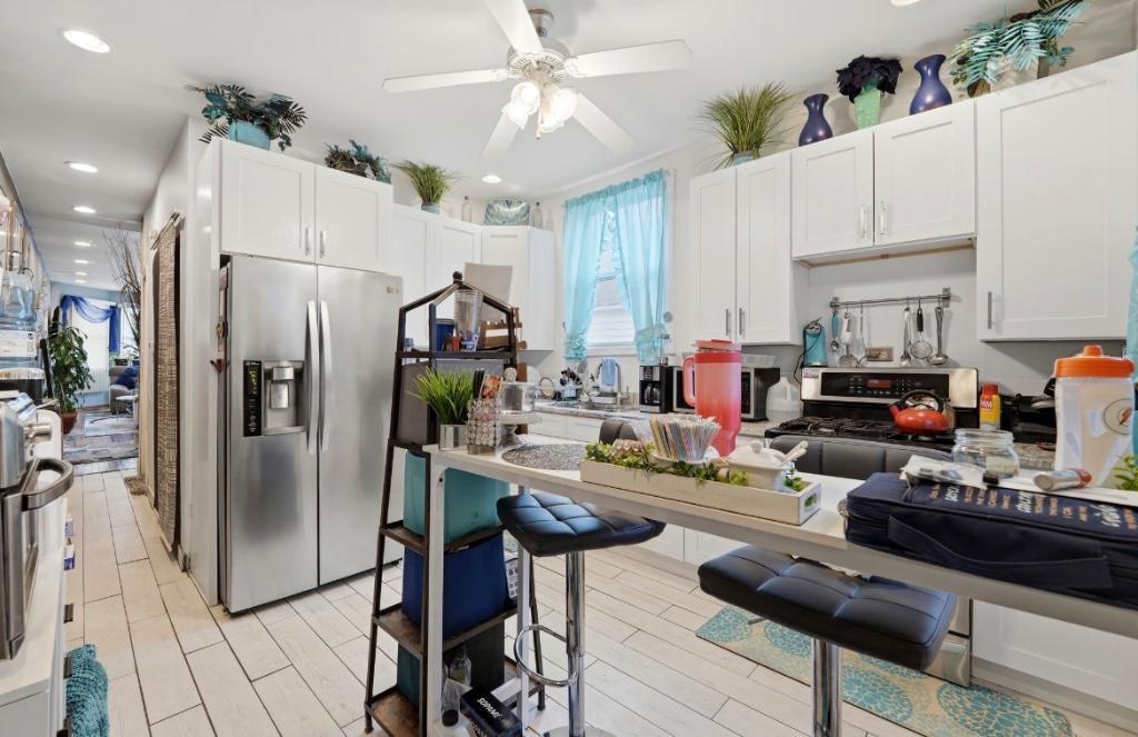 MASSIVE PRIMARY BEDROOM FOR SALE in Chicago - Image 5