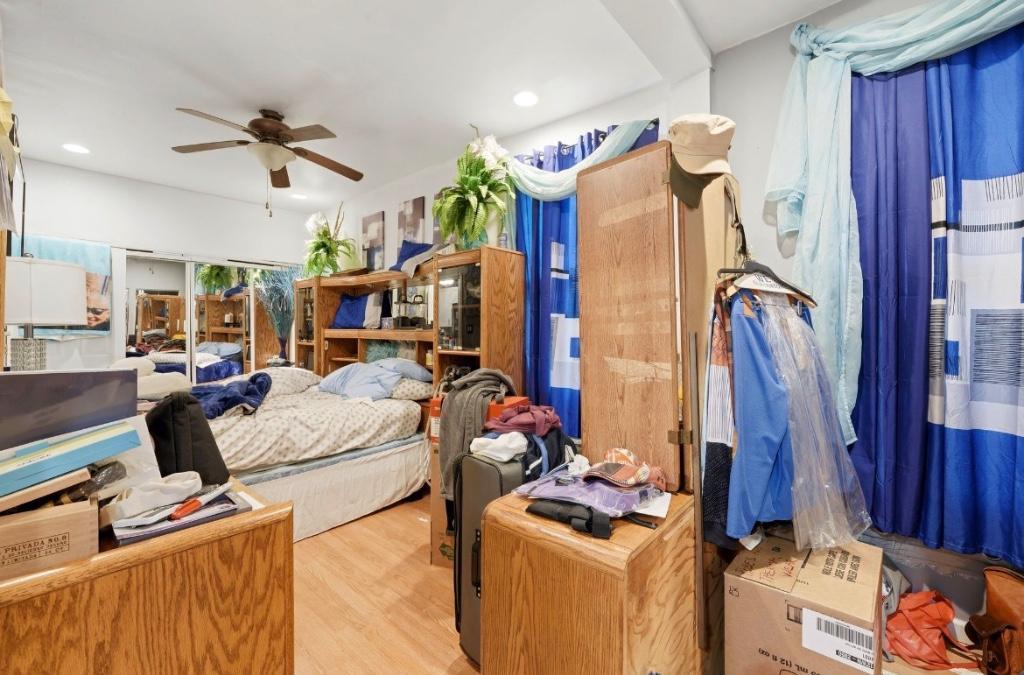 MASSIVE PRIMARY BEDROOM FOR SALE in Chicago - Image 6