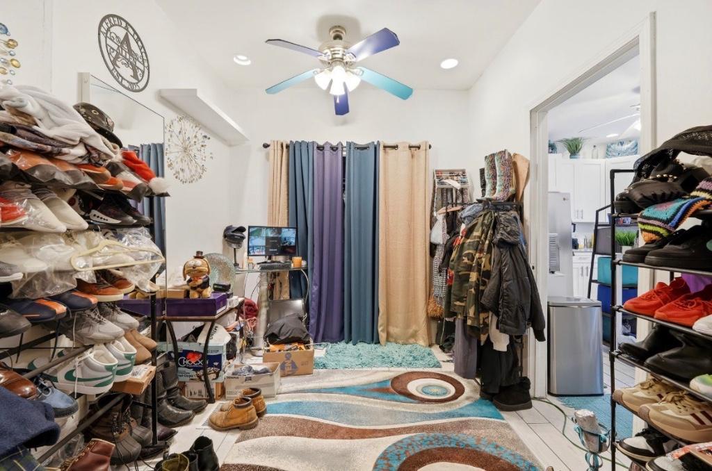 MASSIVE PRIMARY BEDROOM FOR SALE in Chicago - Image 7