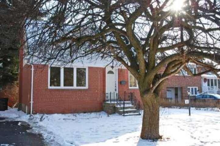 Detached home right on Subway in Toronto - Image 1