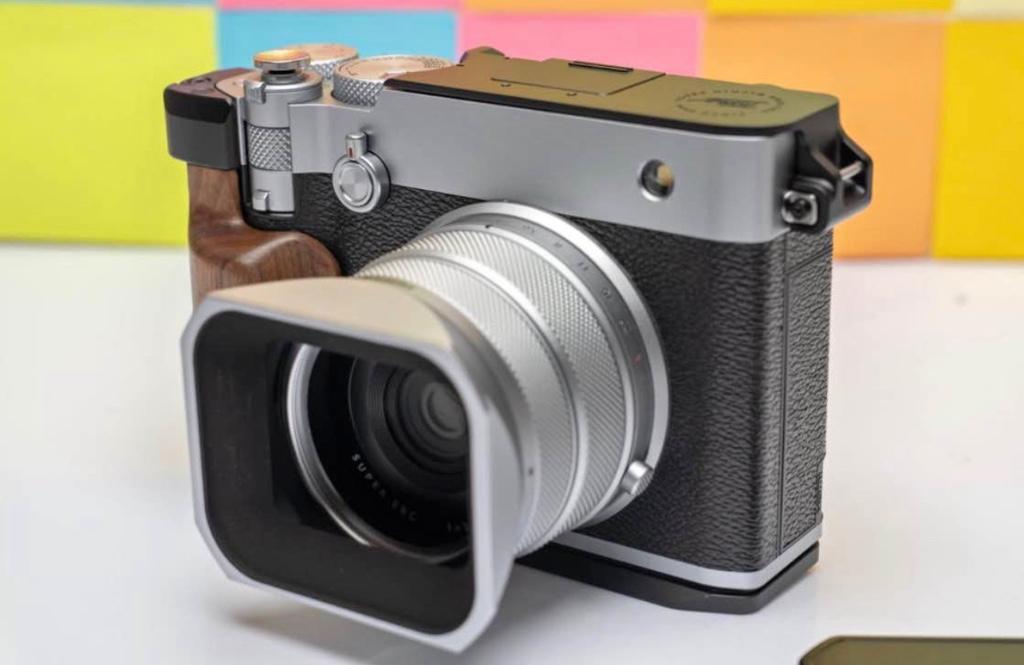 Fujifilm GFX 100RF medium format camera in Miami - Image 1