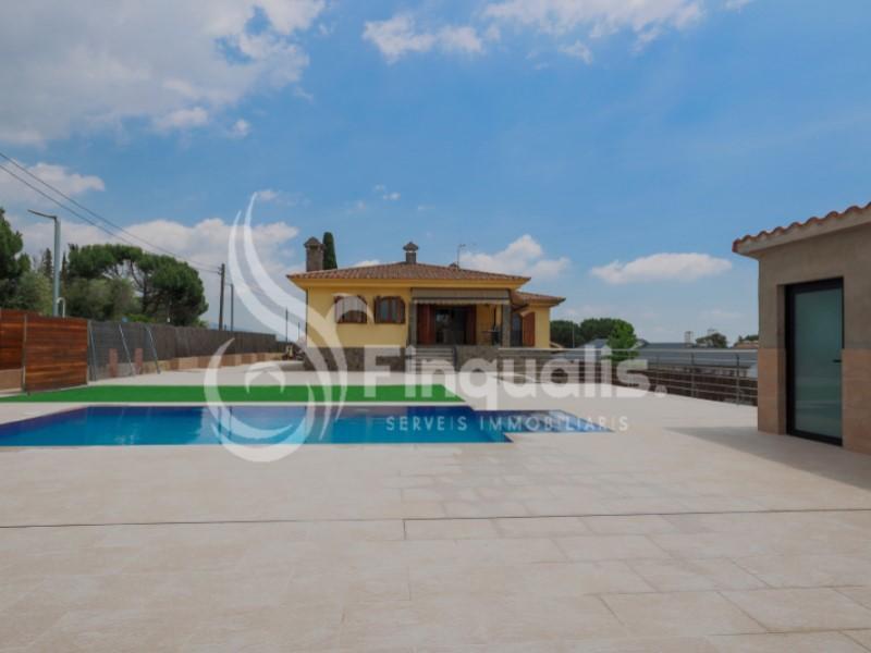CON PISCINA Y GARAJE en Granollers - Imagen 1