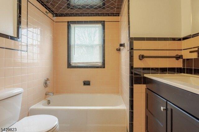Lawrence St, Rahway, Home For Rent in Woodbridge - Image 1