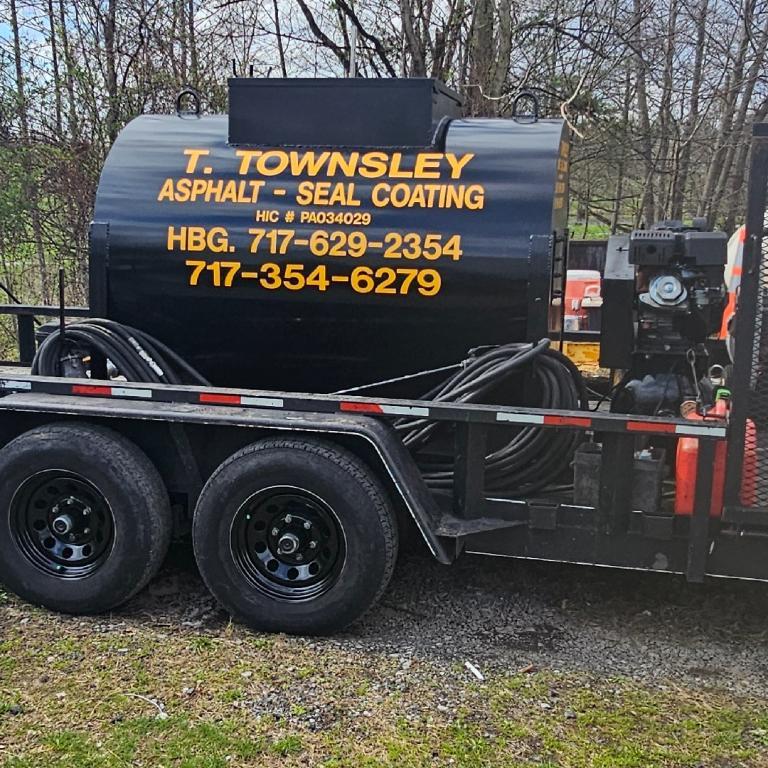 Helper asphalt sealcoating in Lancaster - Image 1
