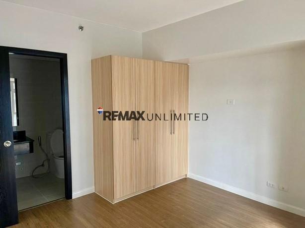 Park Triangle Residences For Sale in Bayanan - Image 9