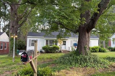 Holly Hill Rd in Richmond - Image 1