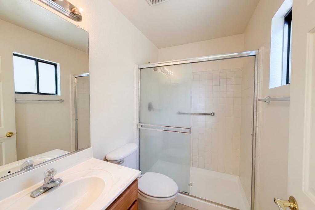 Beautiful 3BR/2BA Home for Rent – Move-In Ready in Phoenix - Image 4