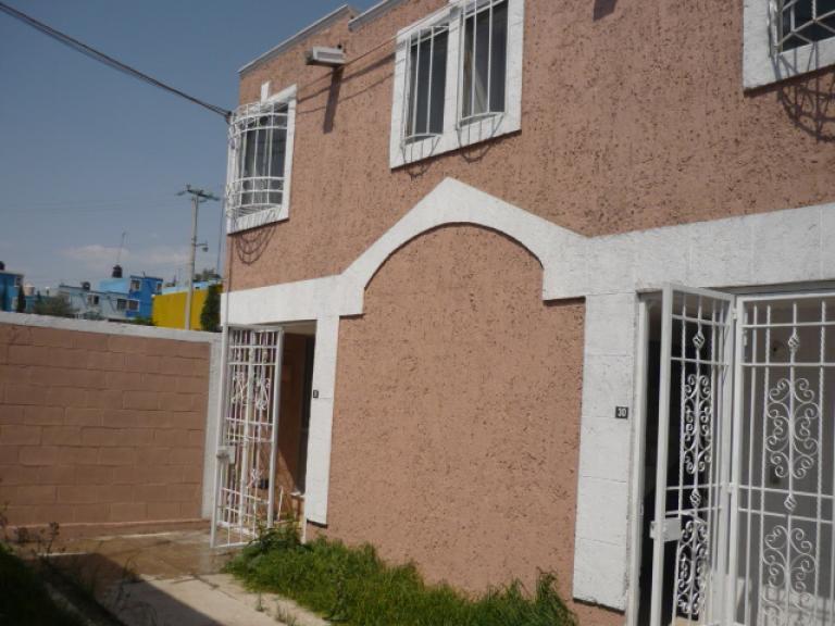 MARAVILLOSA CASA con jardines exteriores en La Colmena - Imagen 1