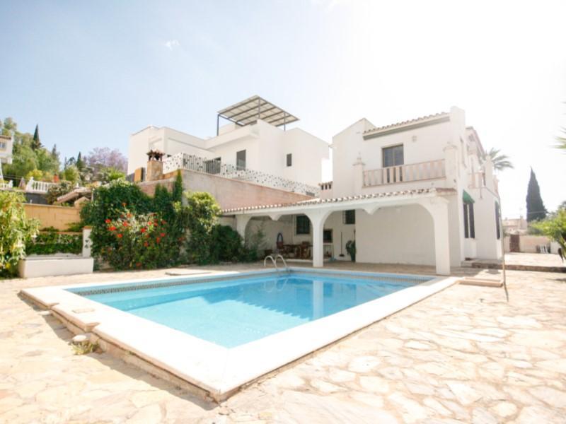 PRECIOSO CHALET CON PISCINA PRIVADA en Coín - Imagen 1