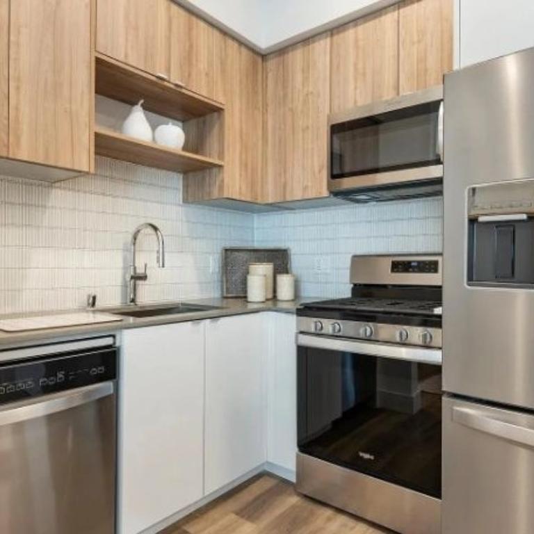 Modern Luxury Apartment For Rent in Santa Monica - Image 5