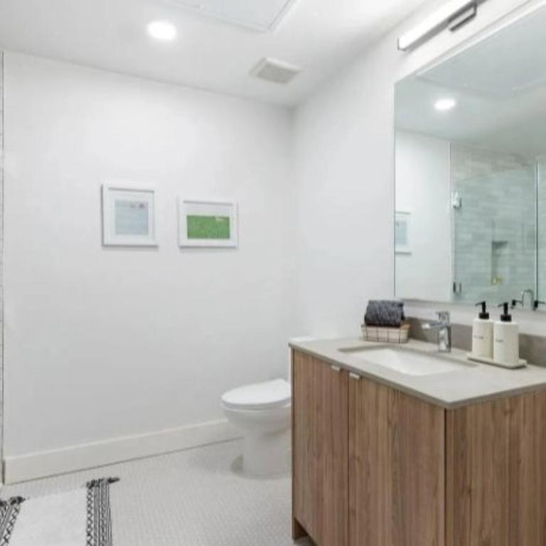 Modern Luxury Apartment For Rent in Santa Monica - Image 6