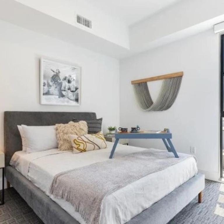 Modern Luxury Apartment For Rent in Santa Monica - Image 7