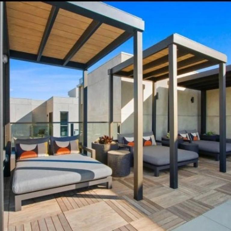 Modern Luxury Apartment For Rent in Santa Monica - Image 8