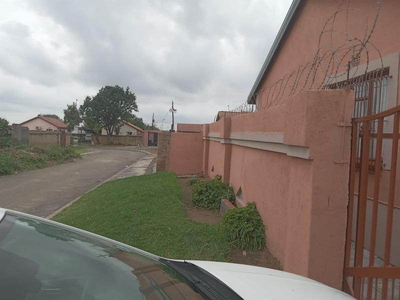 House 1599-ref-3437 for Sale in Rabie Ridge, Midrand in Tembisa - Image 1