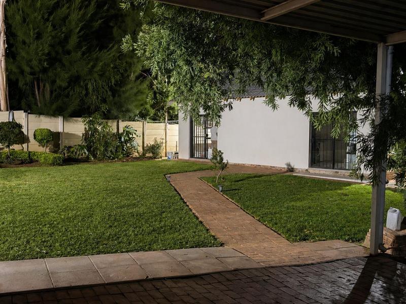 Cottage 1894-ref-6986 for Rent in Roodepoort, Roodepoort in Soweto - Image 1