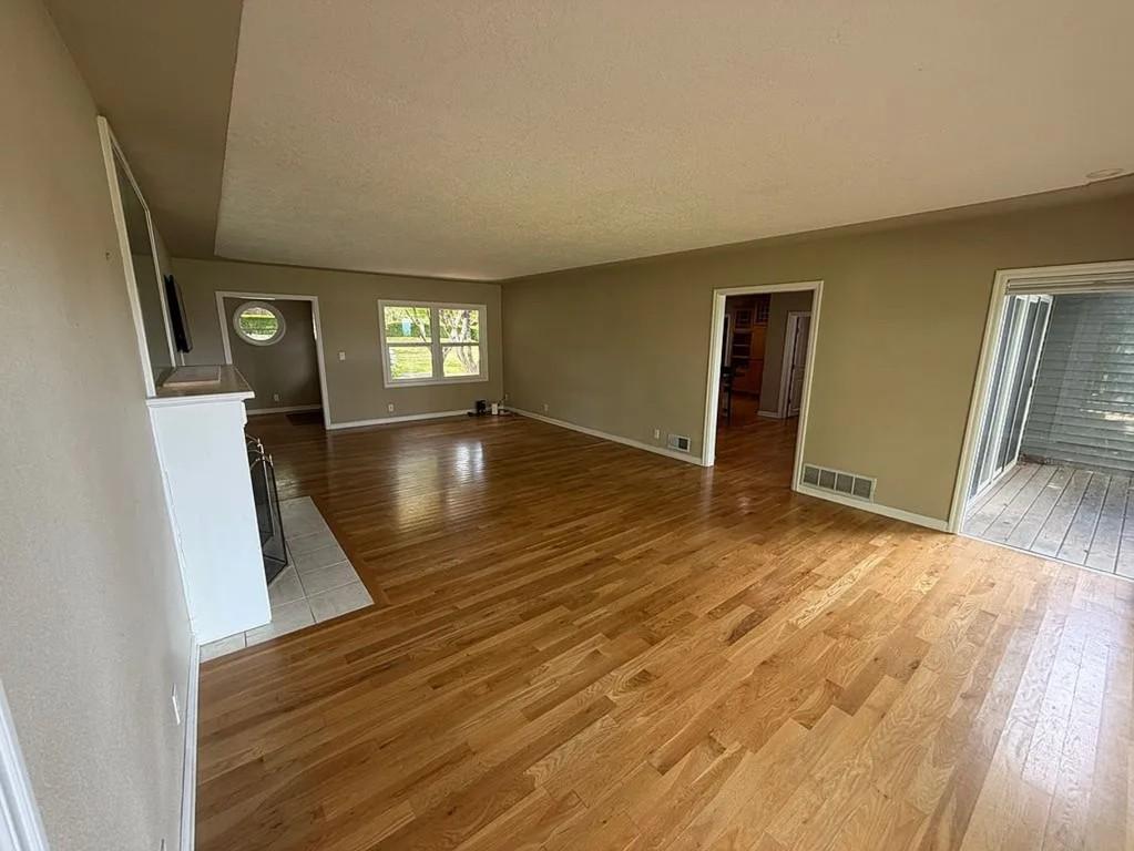 BEAUTIFUL HOME FOR RENT IN THE HEART OF SALEM,PLENTY OF SPACE in Salem - Image 2