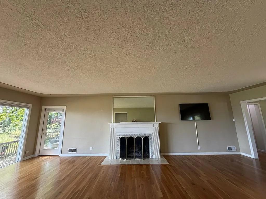 BEAUTIFUL HOME FOR RENT IN THE HEART OF SALEM,PLENTY OF SPACE in Salem - Image 3