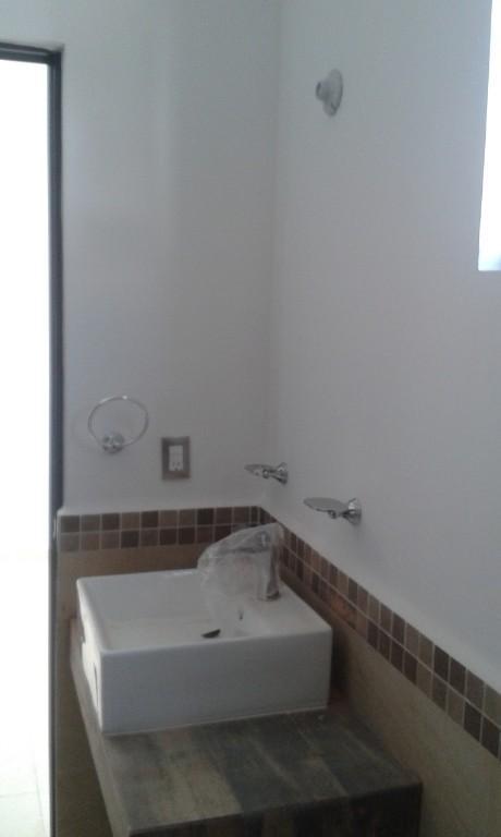 HERMOSA CASA EN ESQUINA EN RENTA en Nuevo León - Imagen 2