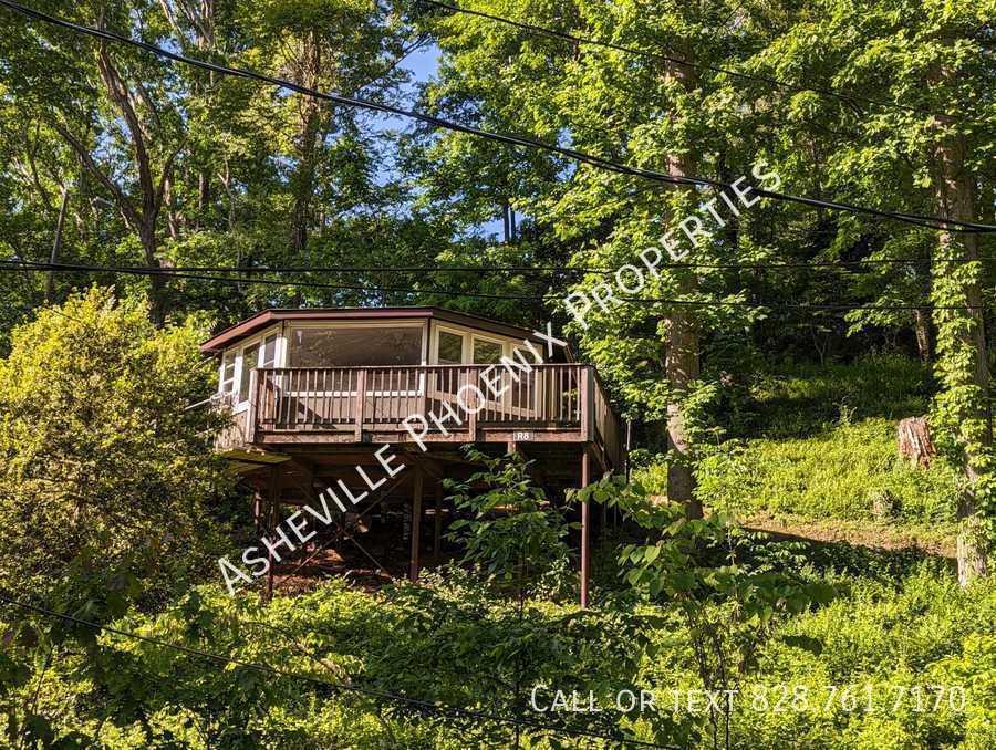 25 Howland Road, R 8 in Asheville - Image 1