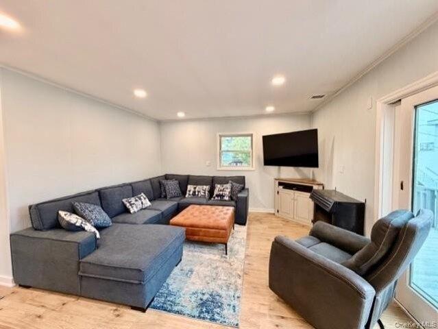 A Dune Rd, Westhampton Beach, Home For Rent in Westhampton beach - Image 1