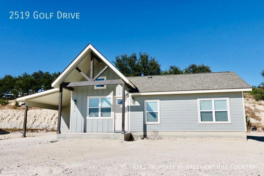 Move-In Ready Home | 3BD / 2BA | Covered Patio + Updated … in New Braunfels - Image 1