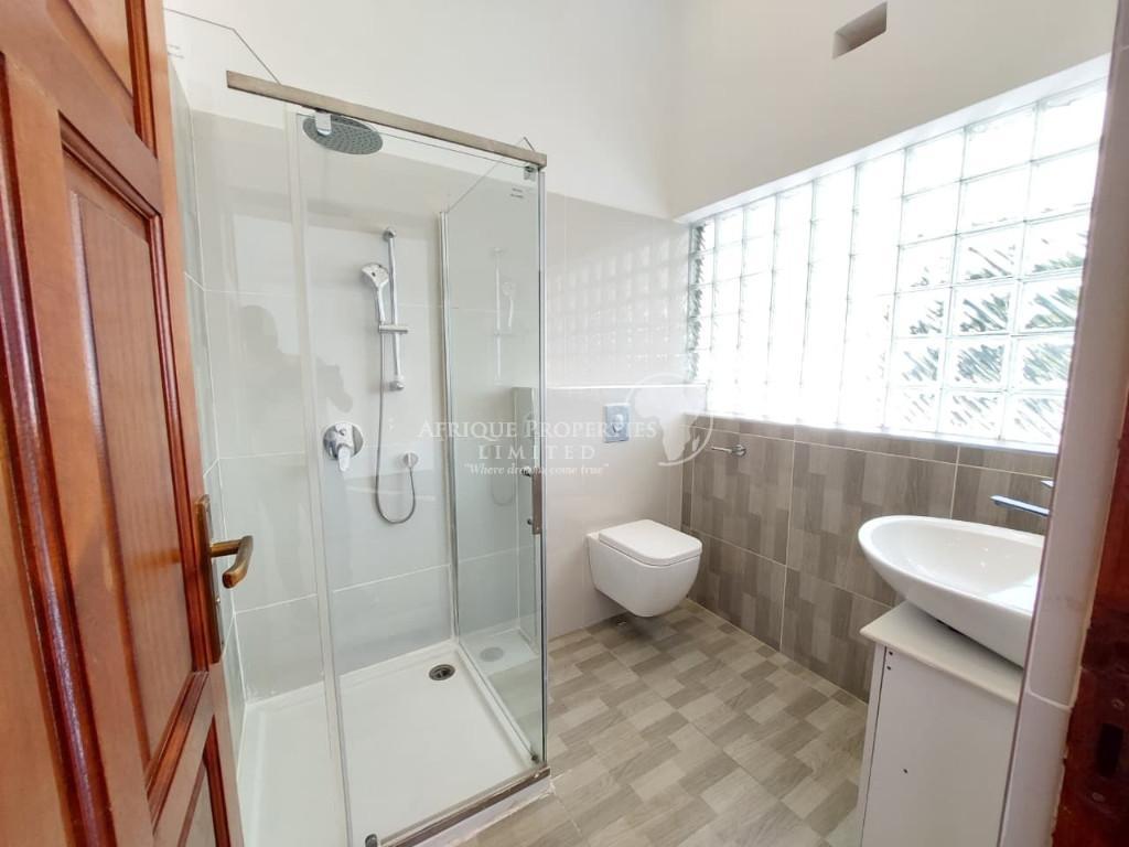 6 Bedroom Luxury Mansion With 2 DSQS For Rent In Runda in Kenya - Image 14