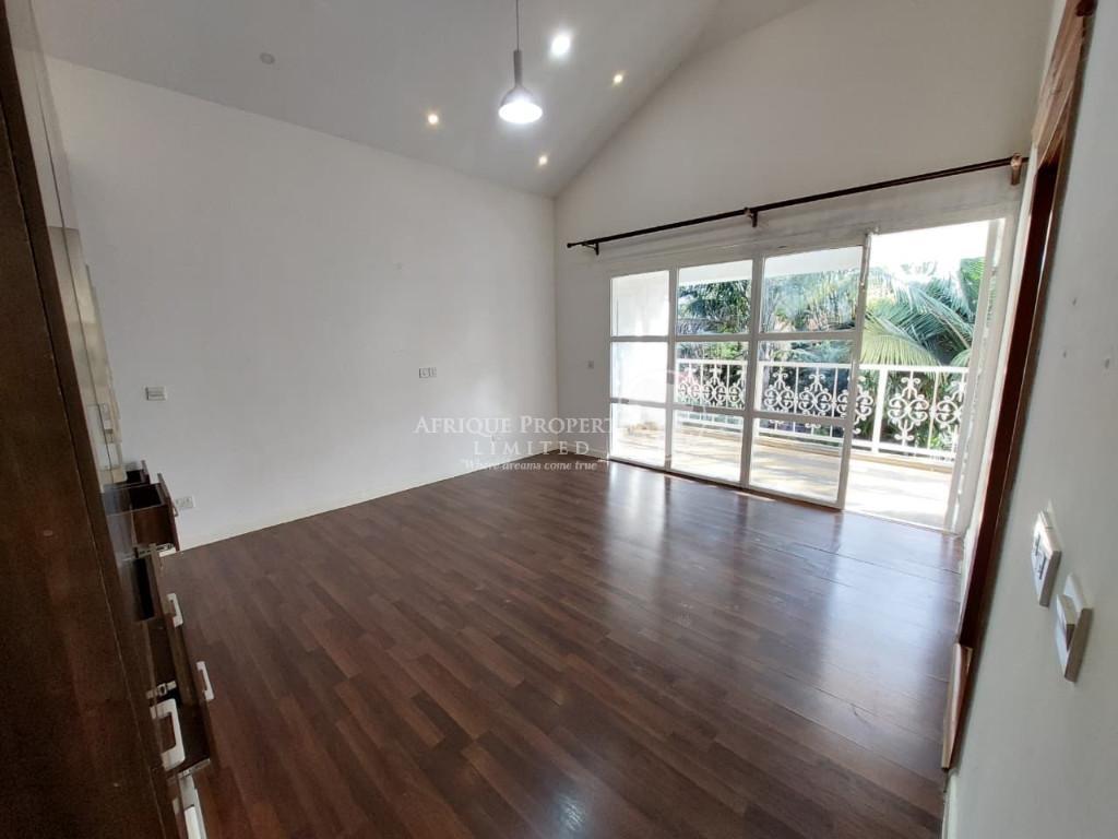 6 Bedroom Luxury Mansion With 2 DSQS For Rent In Runda in Kenya - Image 8