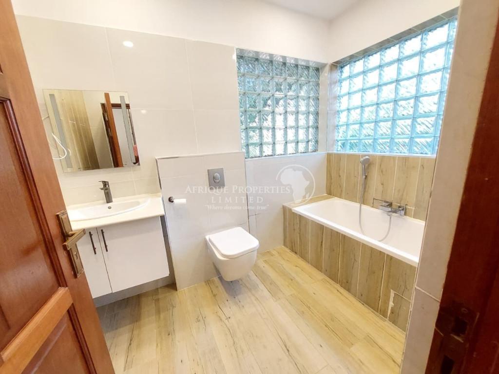 6 Bedroom Luxury Mansion With 2 DSQS For Rent In Runda in Kenya - Image 12