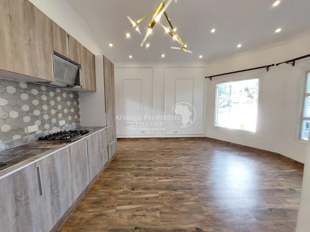 6 Bedroom Luxury Mansion With 2 DSQS For Rent In Runda in Kenya - Image 4