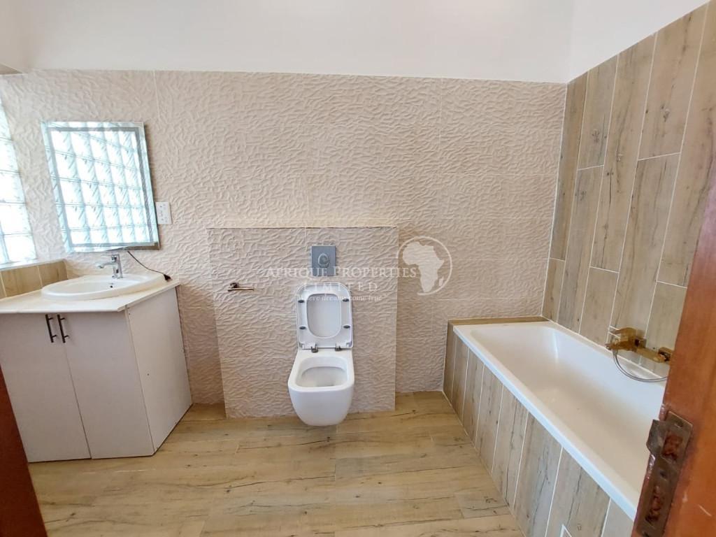6 Bedroom Luxury Mansion With 2 DSQS For Rent In Runda in Kenya - Image 15
