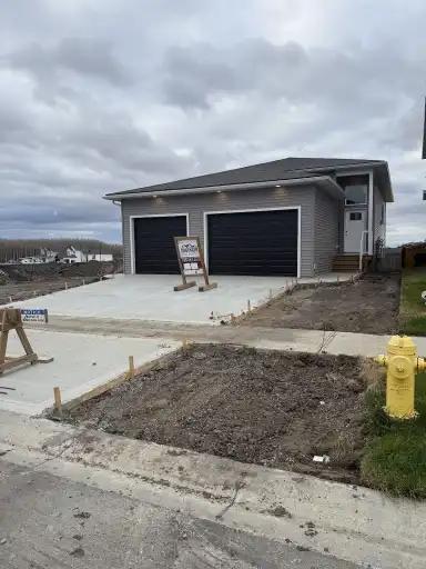 Room for Rent in Basement Suite in Canada - Image 1