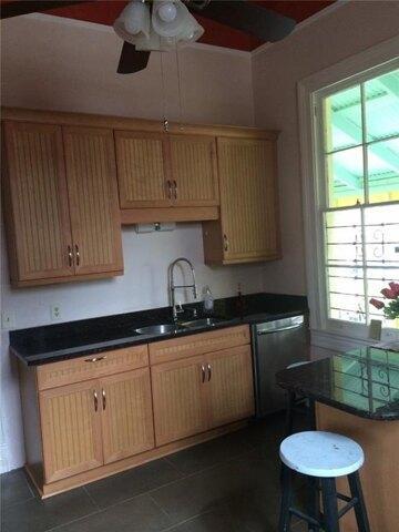 Oak St, New Orleans, Home For Rent in Metairie - Image 1
