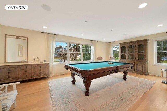 White Oak Ln, Westhampton Beach, Home For Rent in Westhampton beach - Image 1