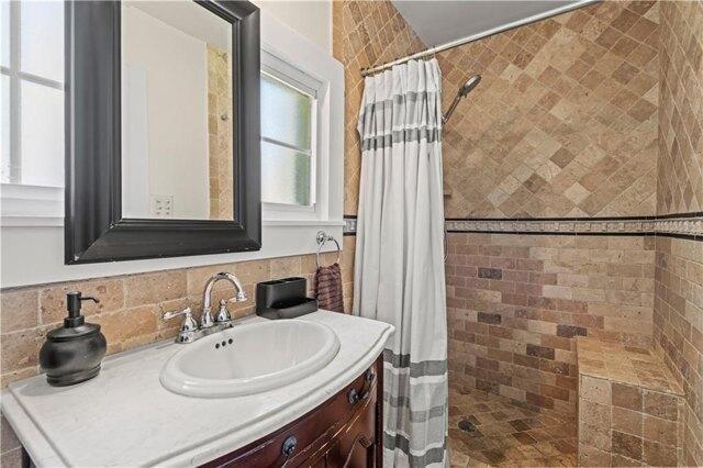 Burthe St Unit Upper, New Orleans, Home For Rent in Metairie - Image 1