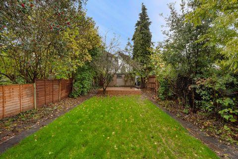 For Sale - Sutherland Grove, Southfields, SW18 - Offers in … in Wimbledon - Image 1