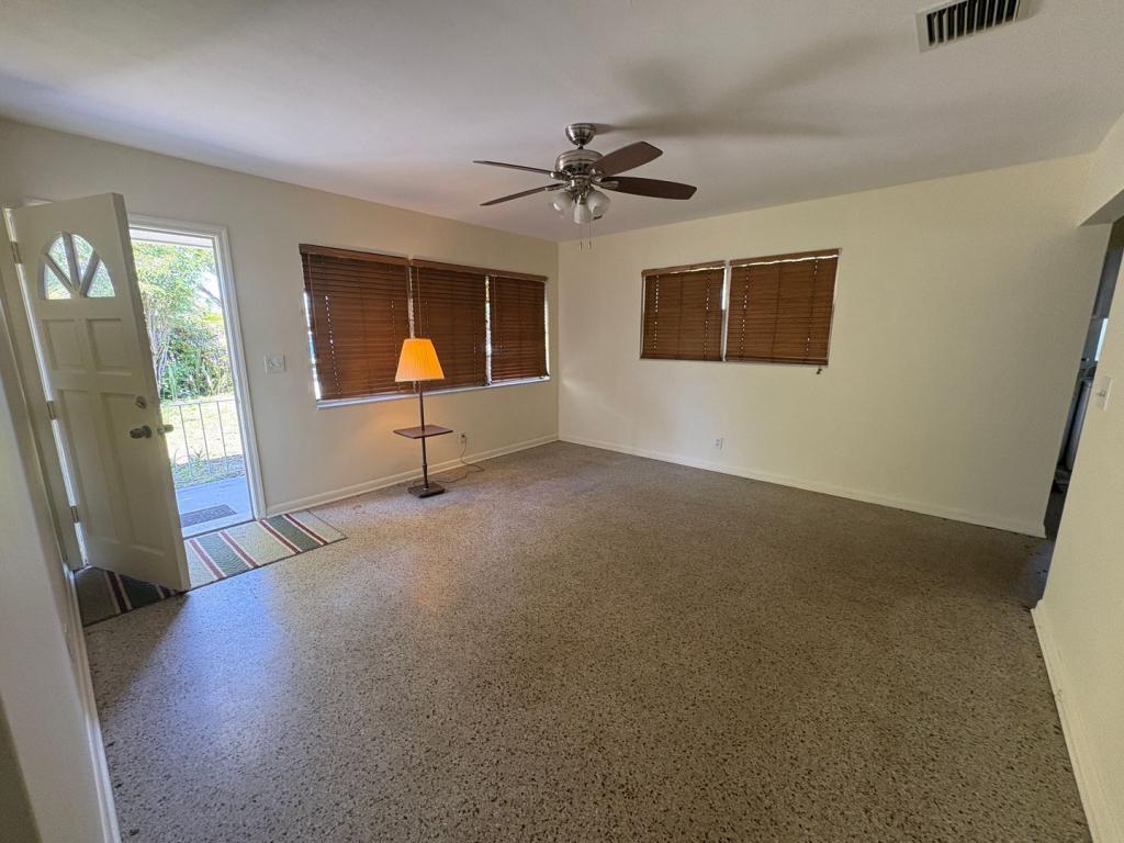 2/1 FOR RENT IN THE HEART OF LANTANA in Boynton Beach - Image 1