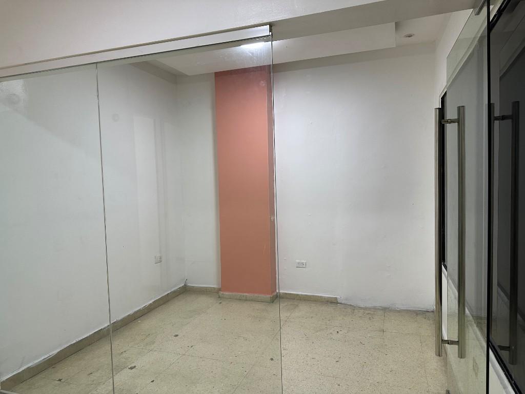 LOCAL COMERCIAL/OFICINA EN ALQUILER en la República Dominicana - Imagen 2