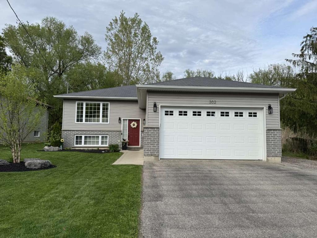 Modern Raised Ranch with Stunning Green Space View in Woodstock - Image 1